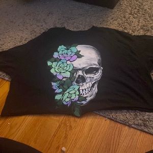 Women’s crop graphic tea